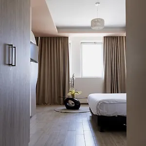 https://queen-hotel.italymilanhotels.net