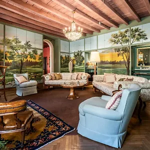 https://foresteria-di-palazzo-radici.italymilanhotels.net